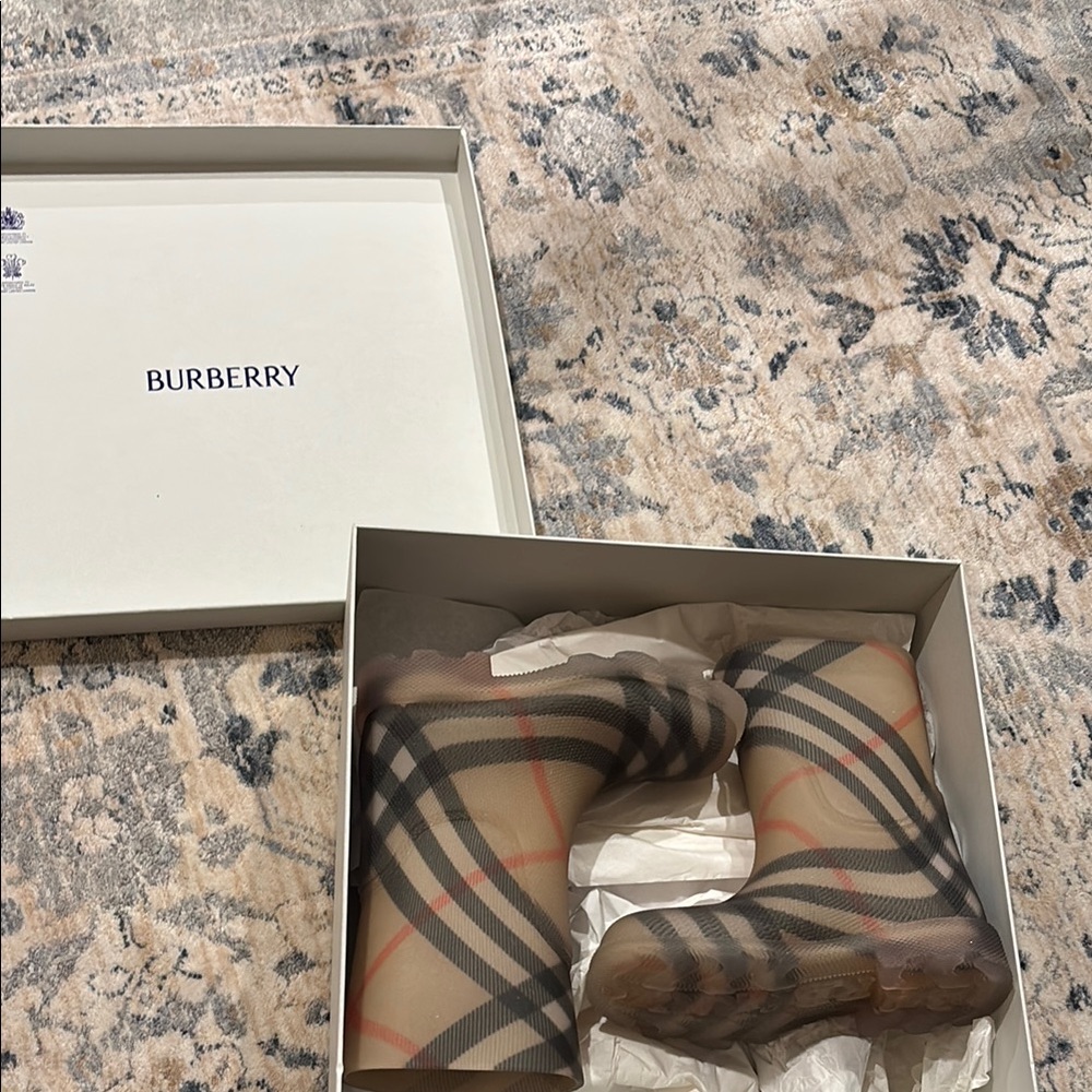 Burberry Men's Checkered Socks - Beige and Black